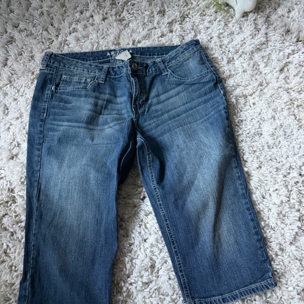 Trendy medium Arizona Jean Company Medium Blue Ankle capris long shorts Jeans an - Picture 2 of 5